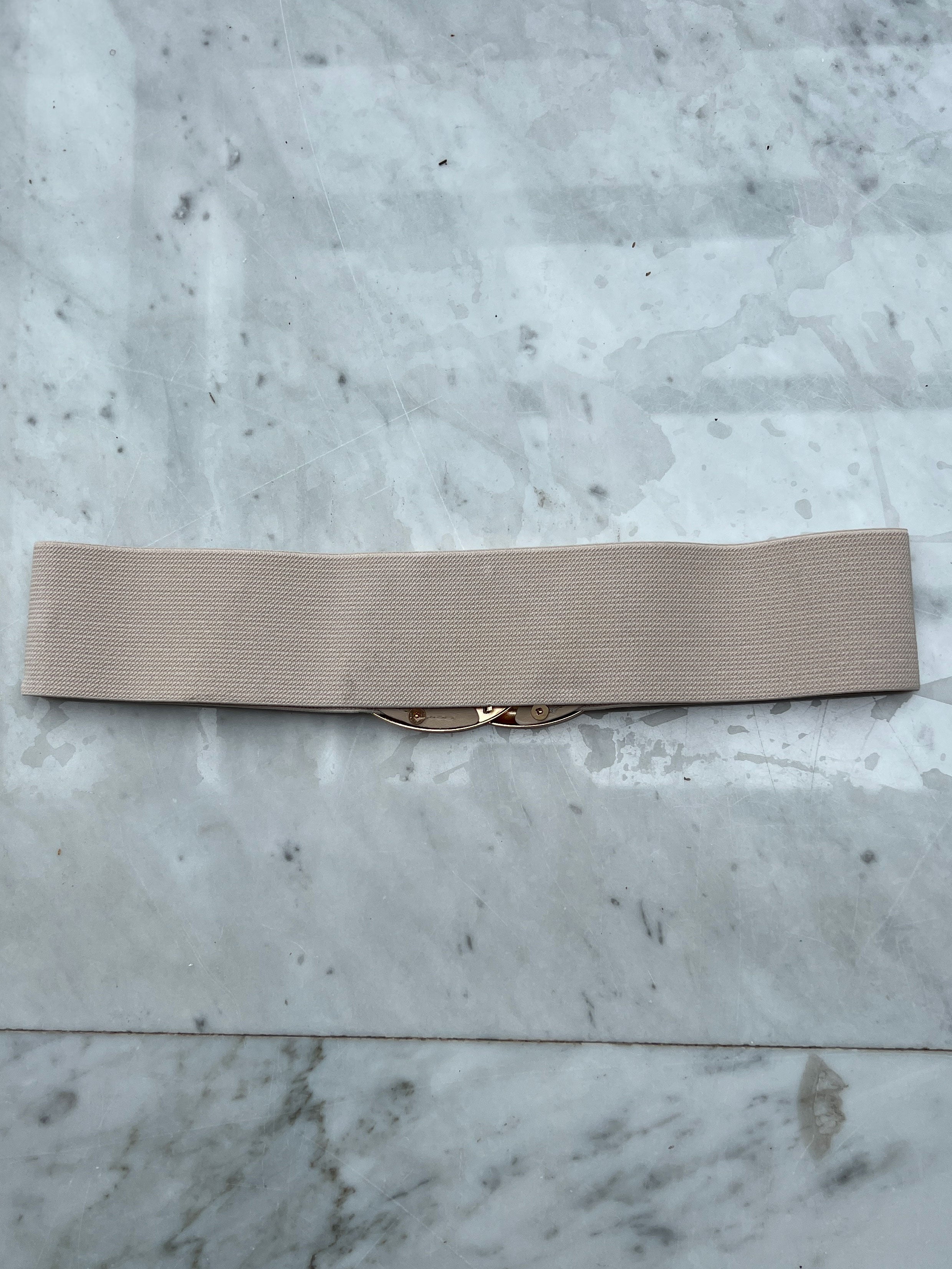 Nanna - Brett midjebälte med resår och guldspänne - Orange